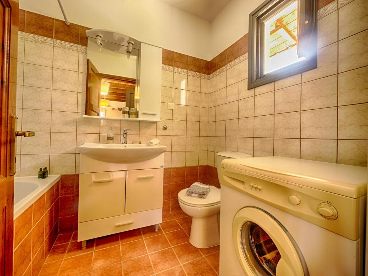 Cozy Family Friendly Apartment With Large Garden Close To Beaches - Dirella Kynopiástai Exteriör bild