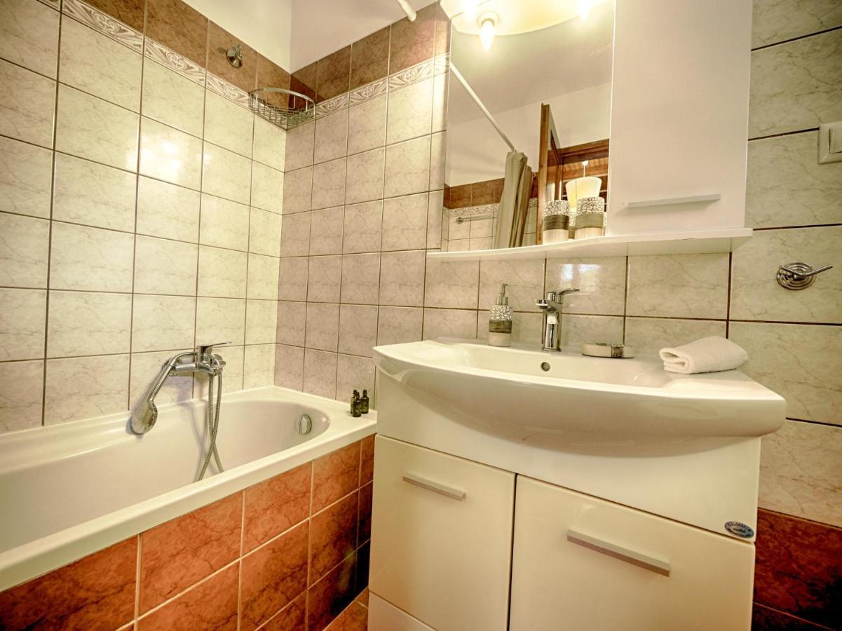 Cozy Family Friendly Apartment With Large Garden Close To Beaches - Dirella Kynopiástai Exteriör bild