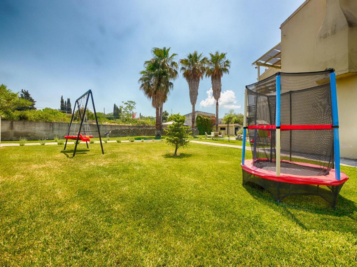 Cozy Family Friendly Apartment With Large Garden Close To Beaches - Dirella Kynopiástai Exteriör bild